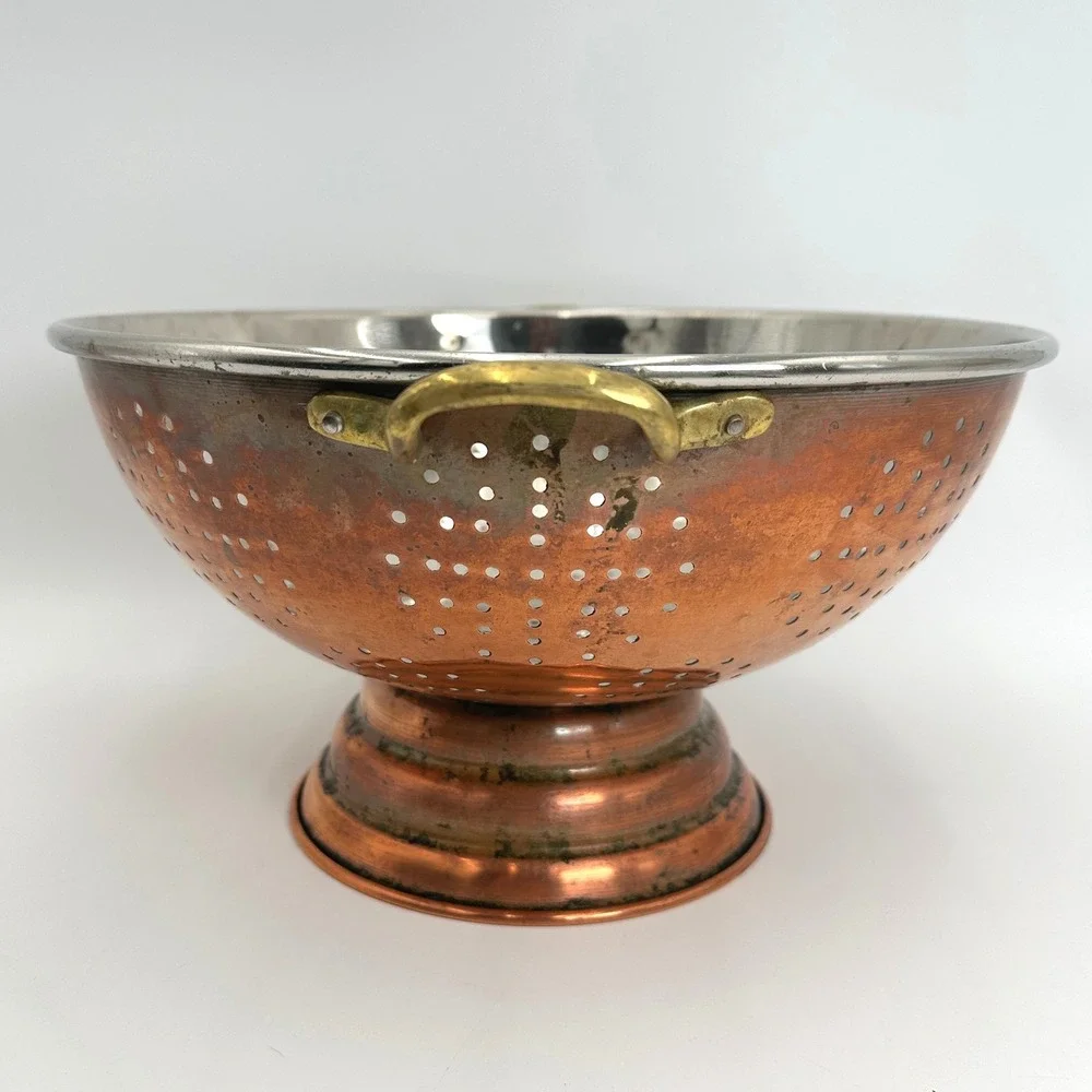 N/A vintage colander